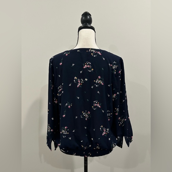 DR2 Floral Popover Blouse - Picture 4 of 4